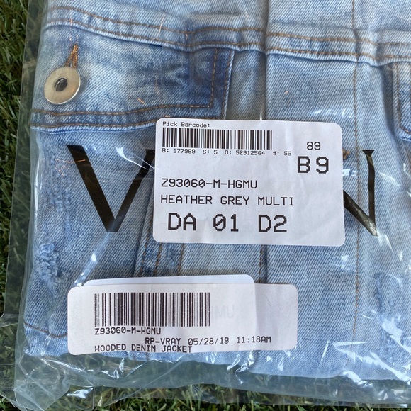 Distressed crop jean jacket - Picture 11 of 12